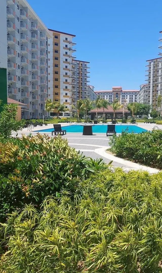 Field Residences Condo Hotel Manila 0*,