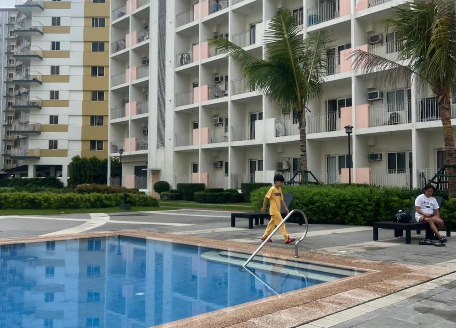 Field Residences Condo Hotel Manila 0*,